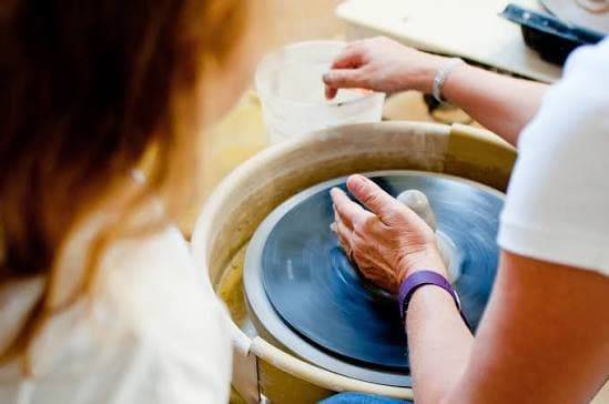 Sesión de prueba en el torno de alfarería